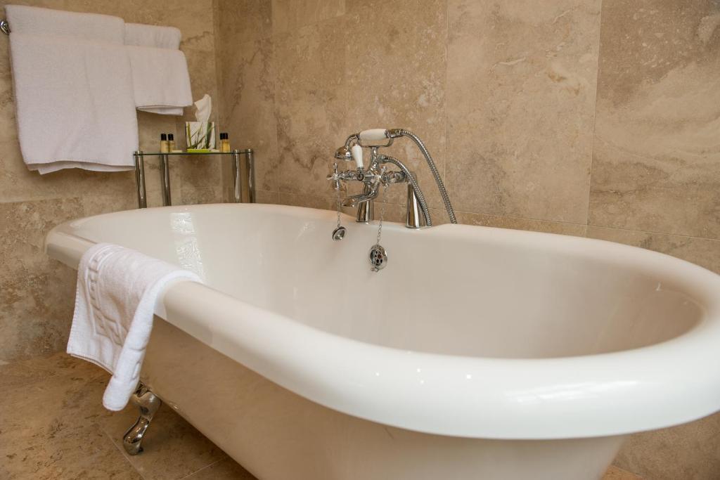 Dovecliff Hall 4*